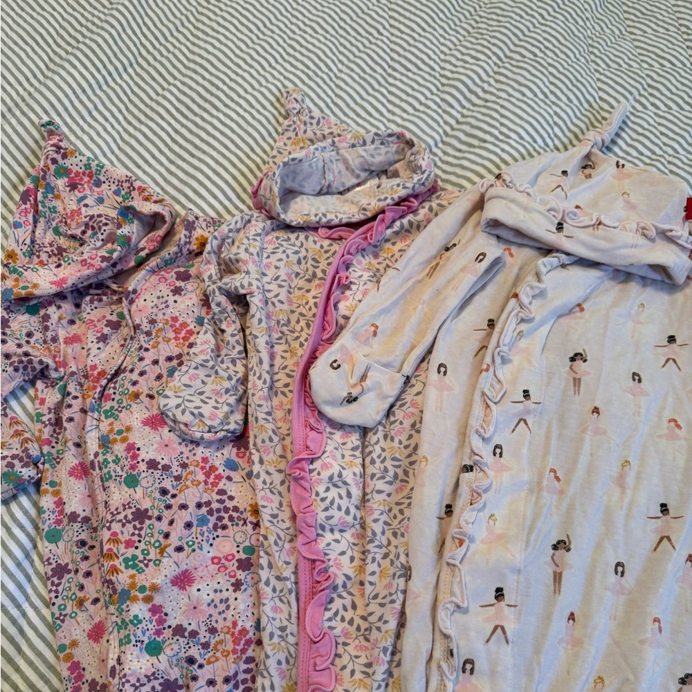 Magnetic Me Night Onesies- Newborn-3 Months EUC